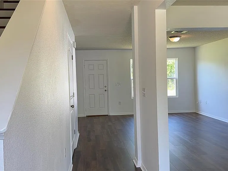 15 Renshaw Dr — Photo 2