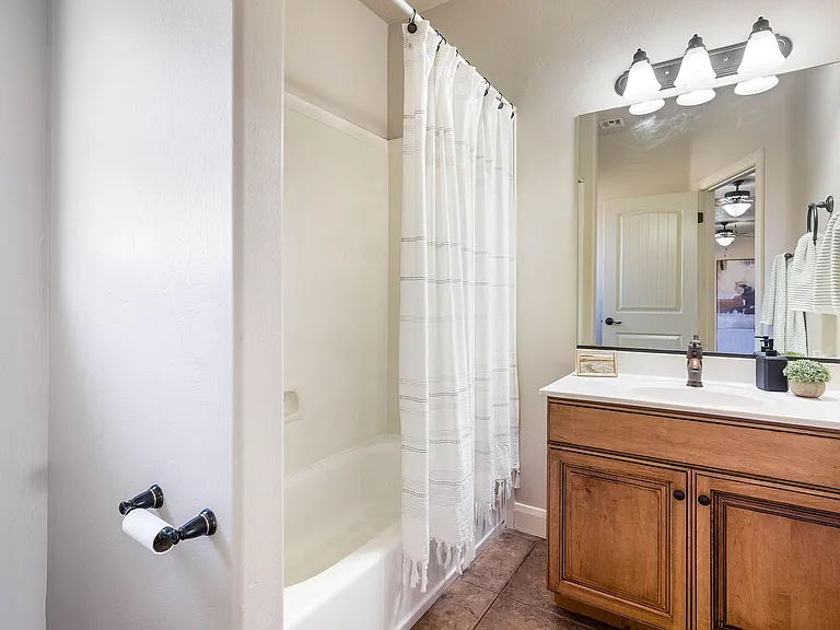 935 E Crooked Creek Dr — Photo 11