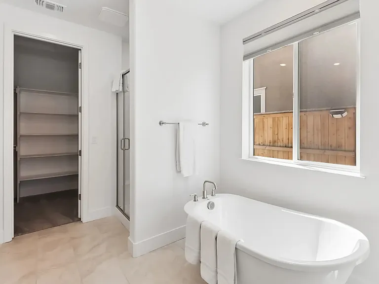4292 Crescent Way — Photo 15