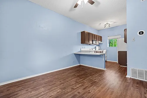 3206 King St Photo 1