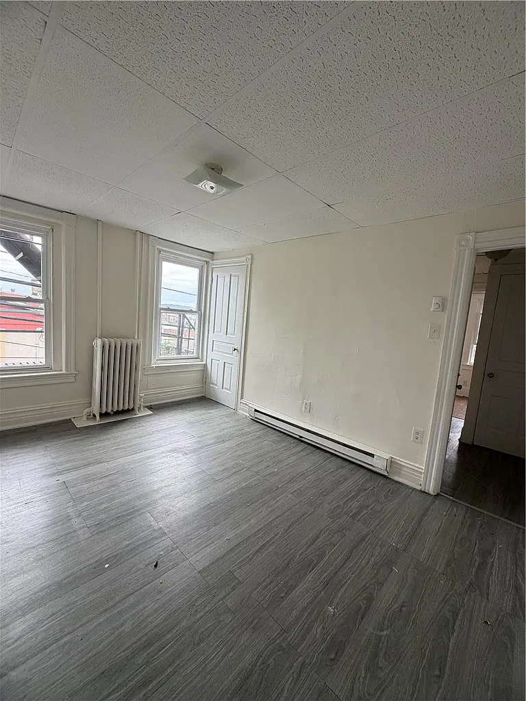 Studio, 1.0 bath, 400 sqft, $975 — Photo 3