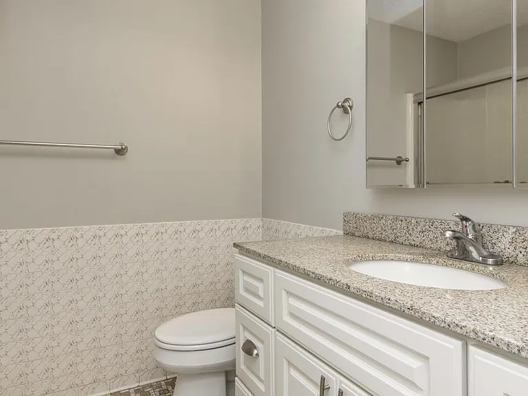 304 4th Ave NW #2 — Photo 15