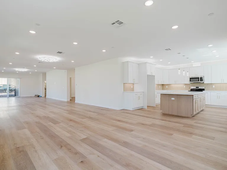 1079 E Elmwood Ave — Photo 14