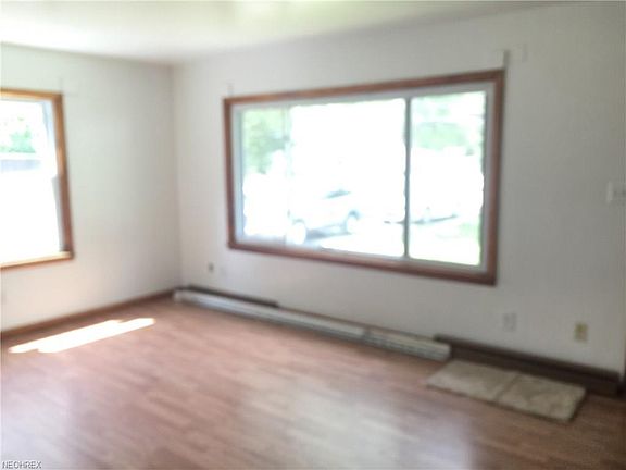 2nd image of 478 Newton St