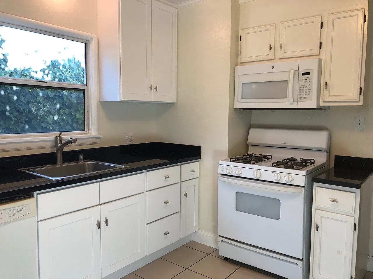 1 bed, 588 sqft, $1,975 — Photo 2