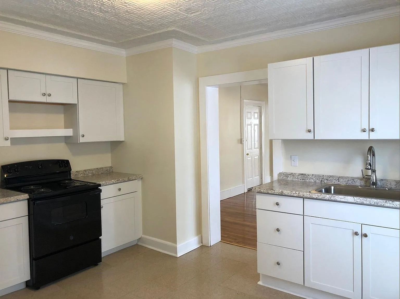 2 bed, 1000 sqft, $1,600 — Photo 2