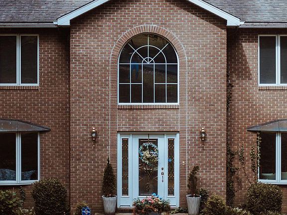 2nd image of 403 Mountain Laurel Rd