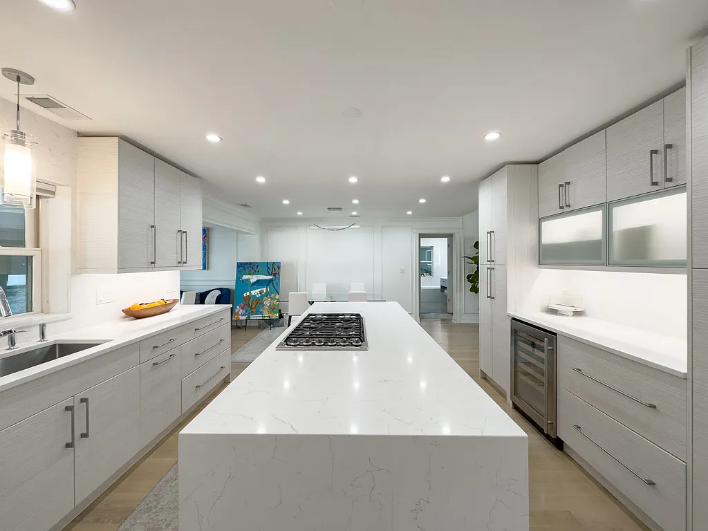4 bed, $5,800 — Photo 2
