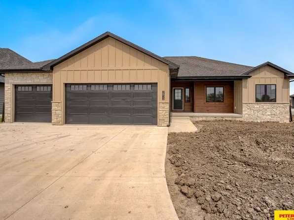 2812 Peterson Ave, Fremont, NE 68025
