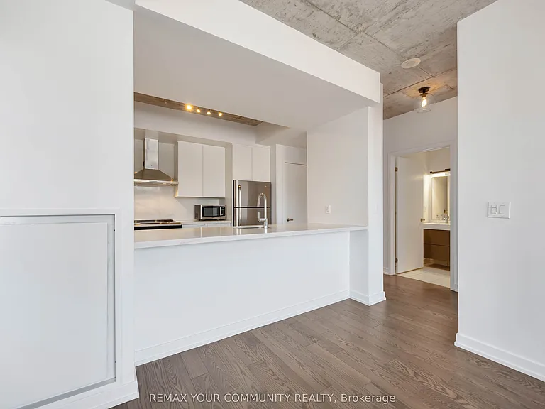 400 Wellington St W #1003 — Photo 13