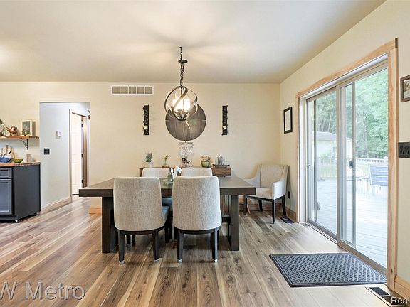 4th image of 355 Dockham Rd