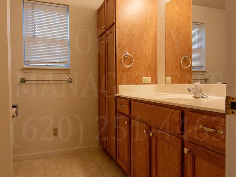 813 Shawnee St — Photo 28