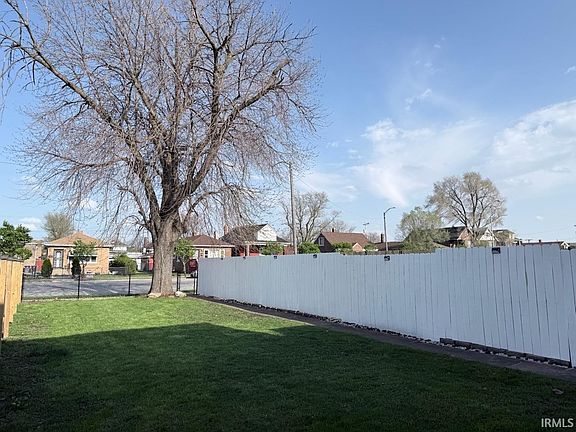 4th image of 4004 Euclid Ave