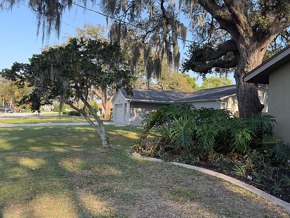 4th image of 9062 Blackstone St