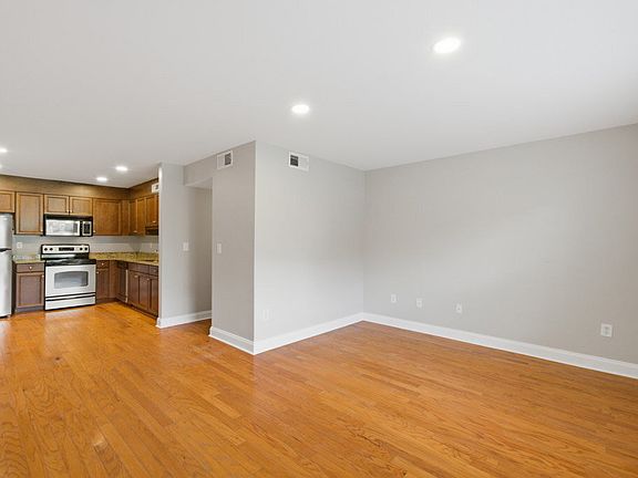 2nd image of 1240 Fairmont Ave APT 10
