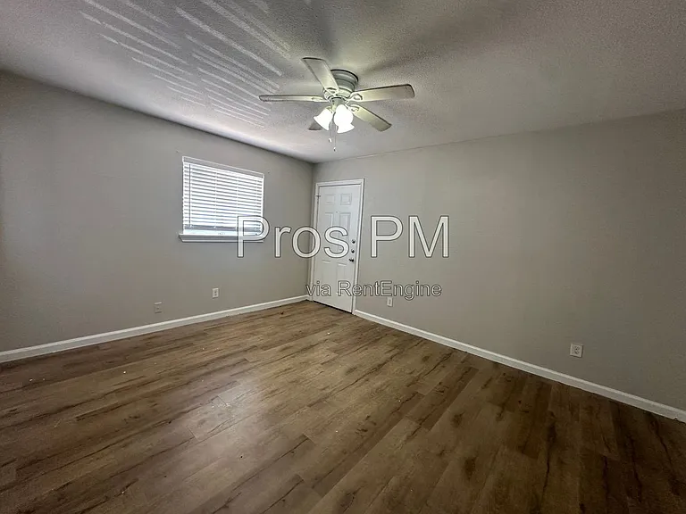 Reiger Park Apartments — Photo 32