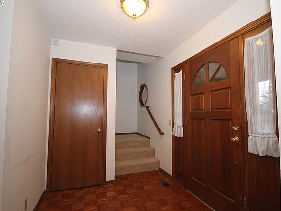3rd image of 1450 NE Stile Dr