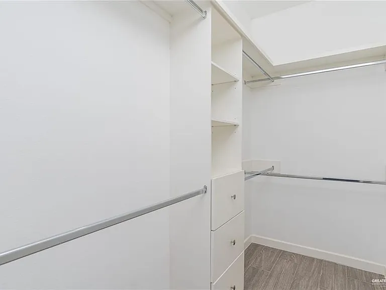 529 Country Club Dr — Photo 11