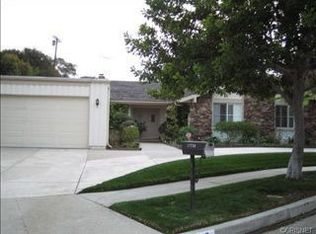 17726 Corinthian Dr, Encino, CA 91316