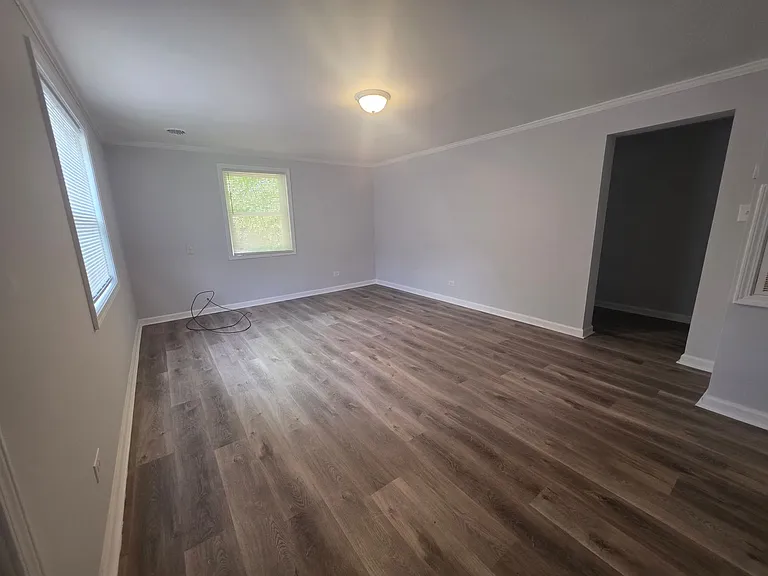 212 Oak St — Photo 2