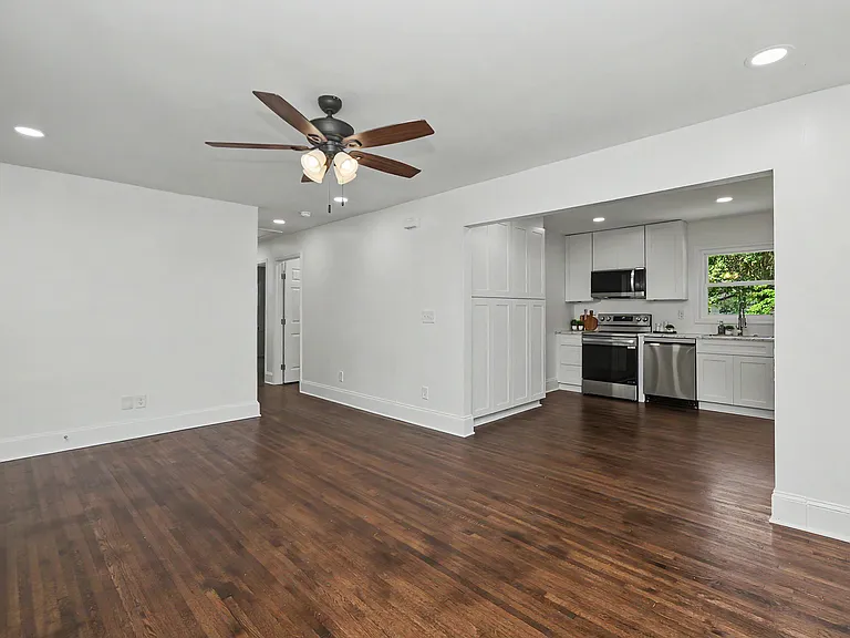 2200 Eastway Dr — Photo 23