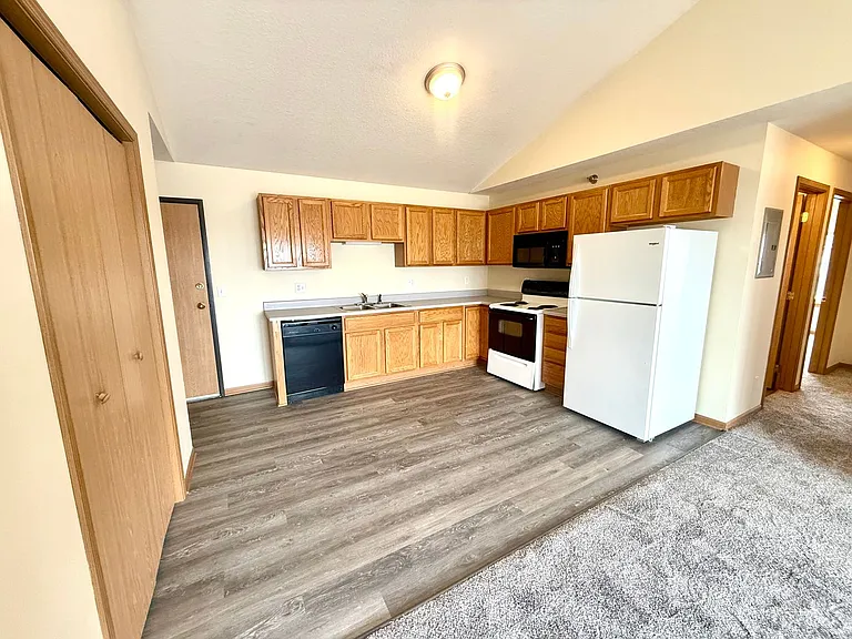 221 Crystal St — Photo 54