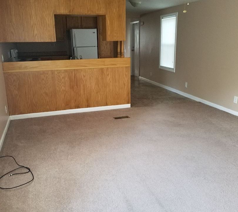 2nd image of 119 Webbwood Ln