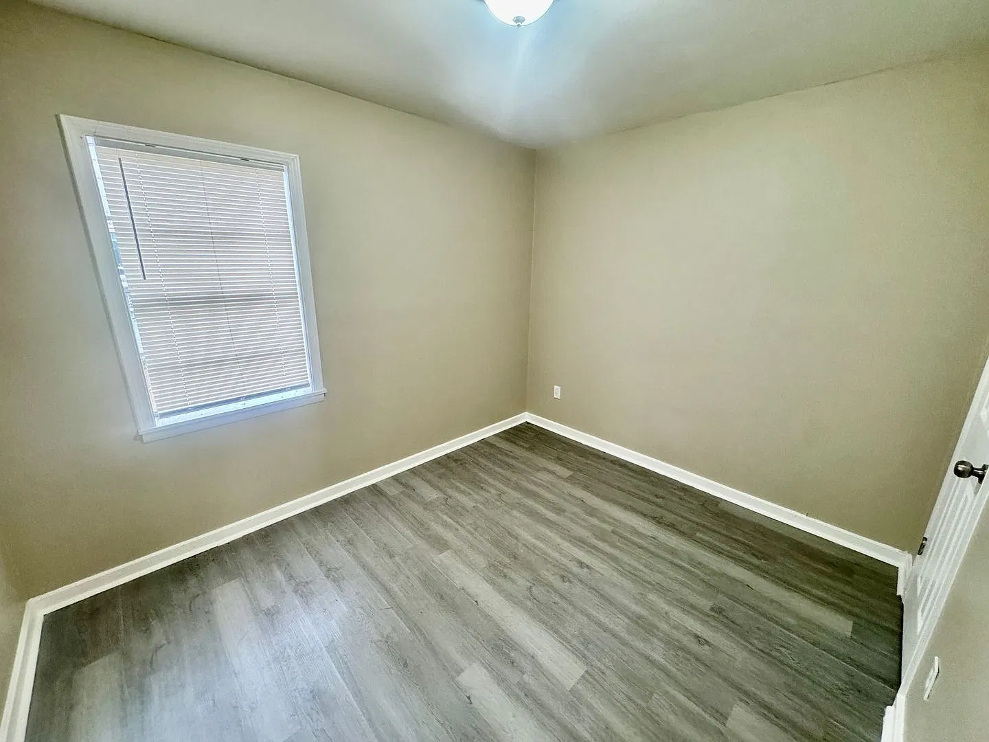 4 Bedroom In Berclair Ready Today — Photo 2