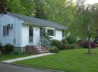 10 Sulak Ln, Park Ridge, NJ 07656