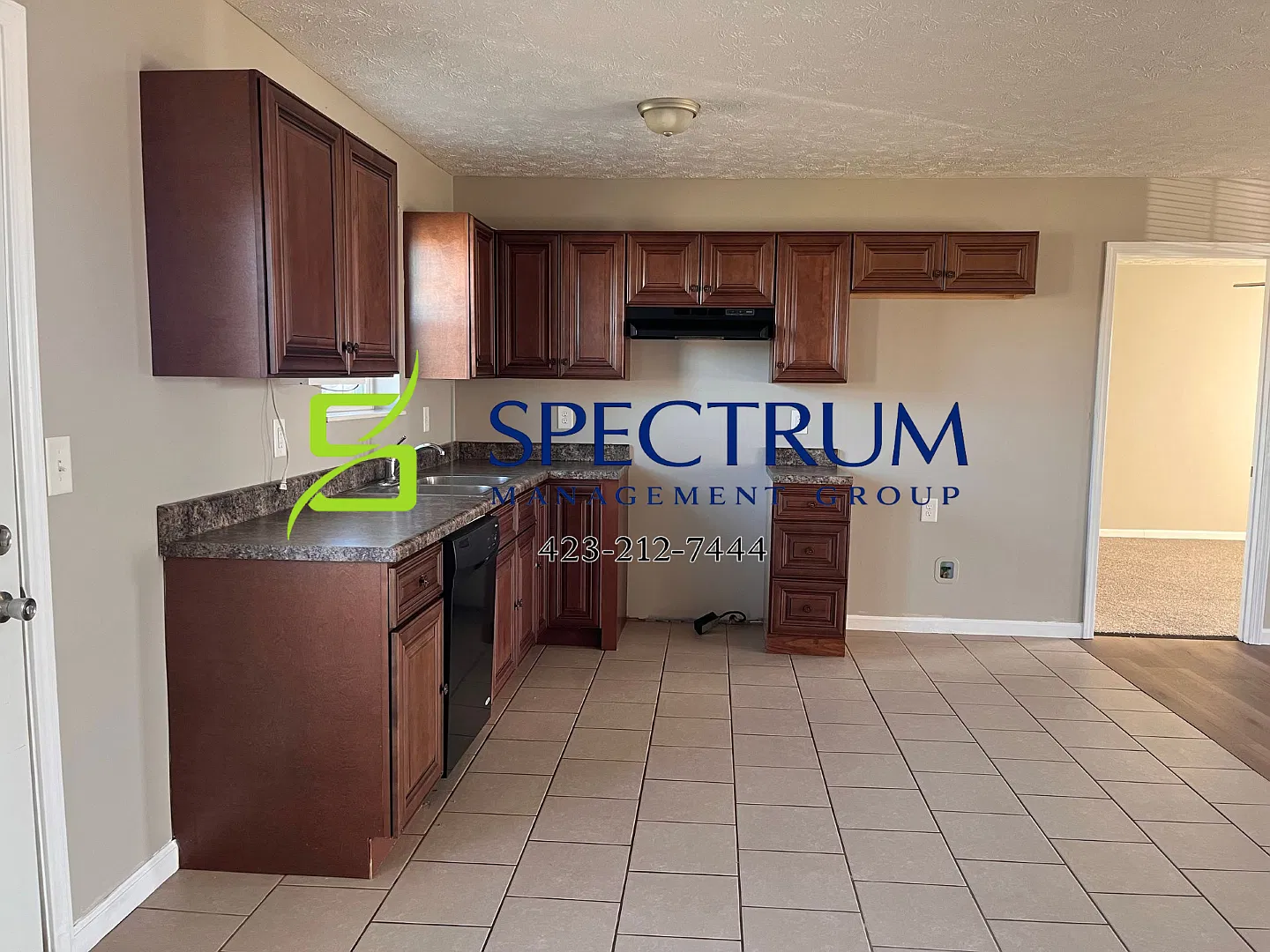 3 bedroom 2 bath single family home with 1 car garage. — Photo 4