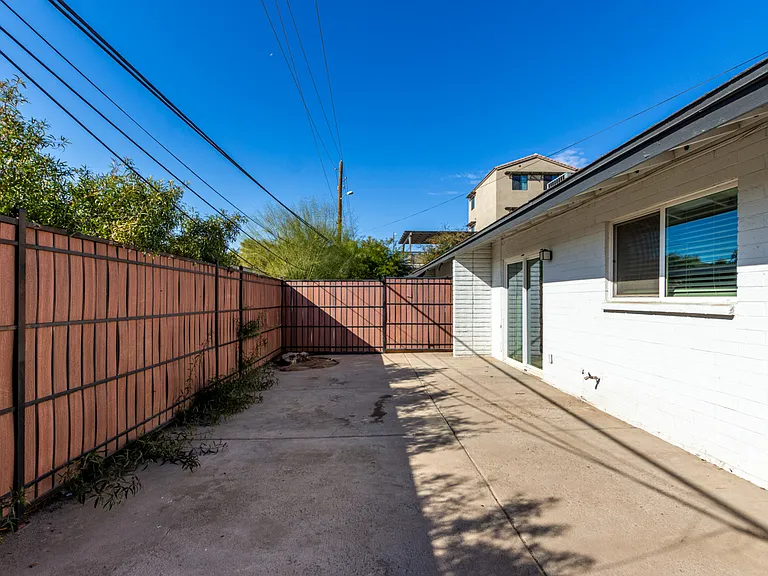 2001 W Morten Ave #6 — Photo 27