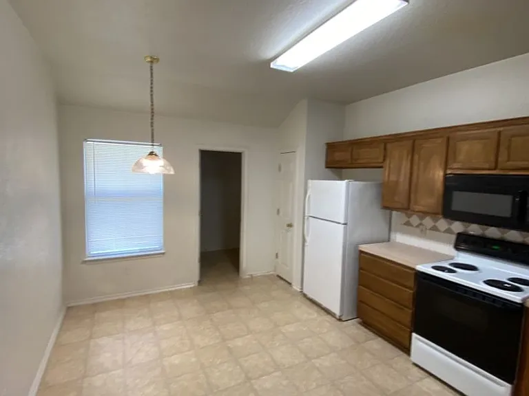 315 Janelle Dr — Photo 6