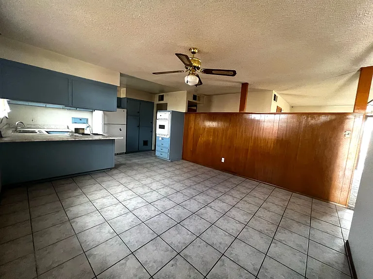 6001 N 62nd Dr — Photo 3