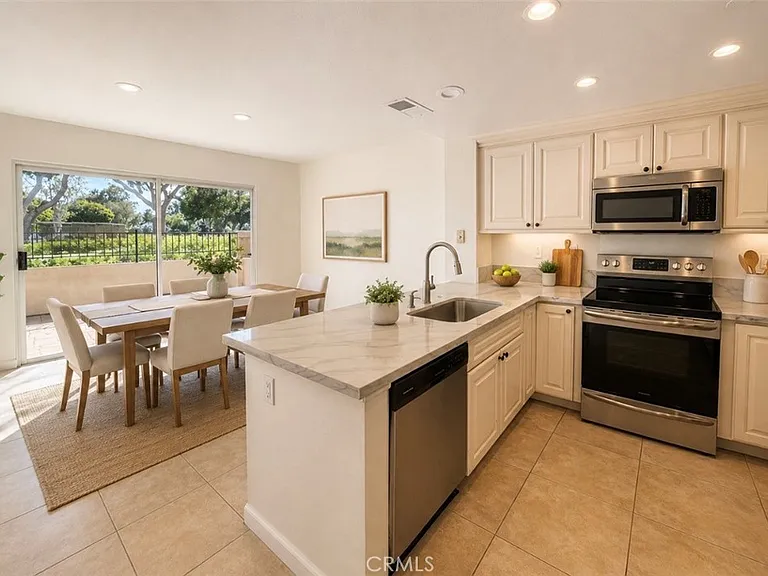 193 Stanford Ct — Photo 3