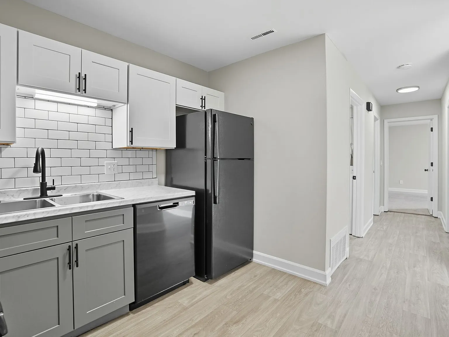 Candlelite Apartments — Photo 3