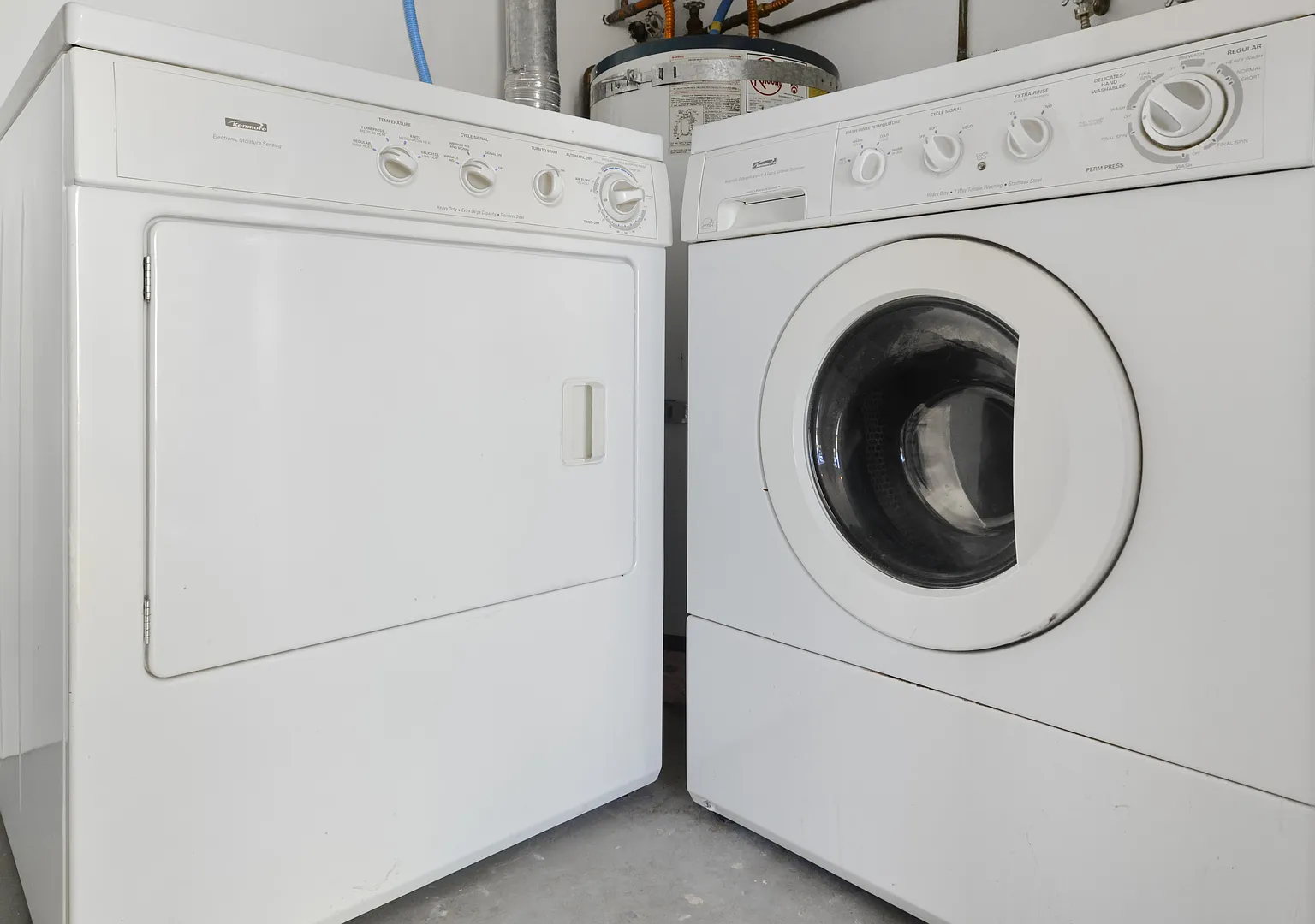 Lovely end unit at Newport Townhomes! — Photo 4