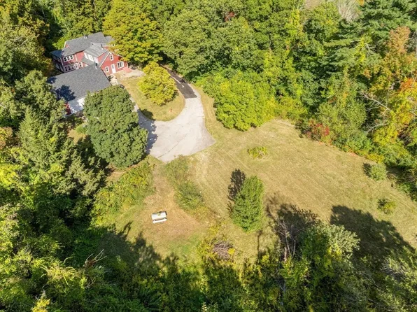 16 Summit Ave, Sturbridge, MA 01518