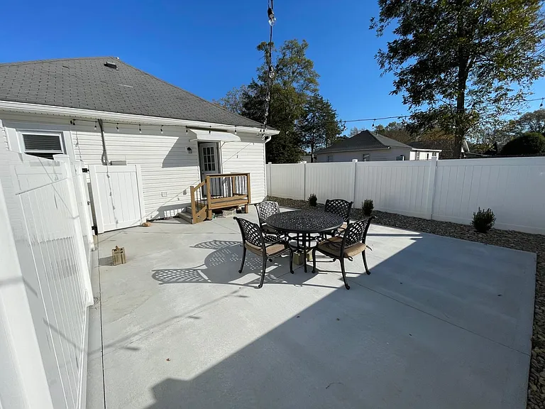313 N Maple St — Photo 39