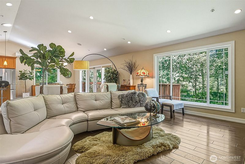 5th image of 1226 NE Ballinger Place