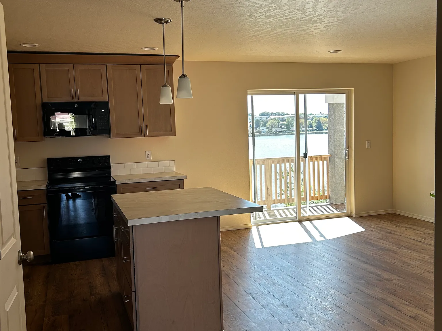 3 bed, 2.5 bath, $1,950 — Photo 3