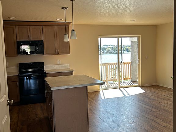 3rd image of 1063 W Lakeside Dr #1063