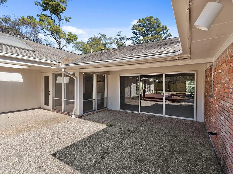 365 Piney Point Rd — Photo 31