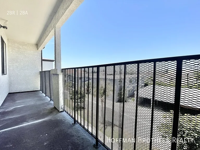 14011 S Budlong Ave #204 — Photo 6