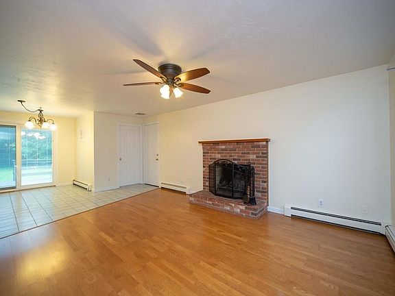 3rd image of 71 Southpark Ln