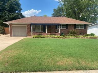 8814 Cloverhill Rd, Little Rock, AR 72205