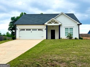 308 N Point Cir, Hartwell, GA 30643