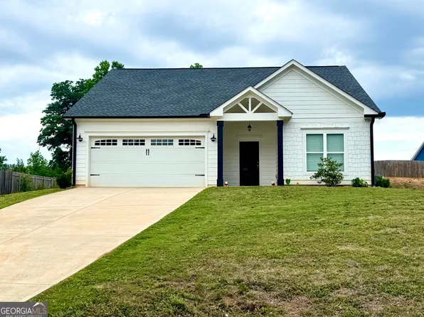 308 N Point Cir, Hartwell, GA 30643