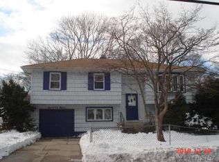 1112 Udall Rd, Bay Shore, NY 11706