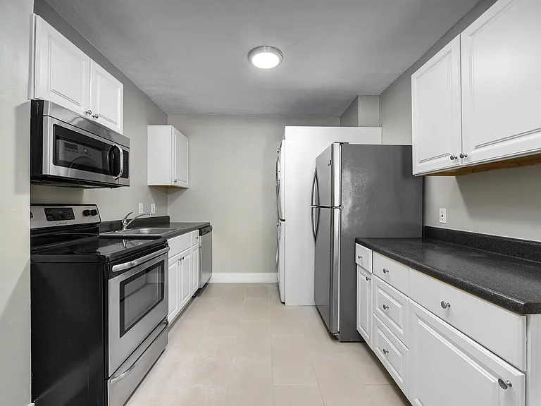2485 W 7th St #4 — Photo 9