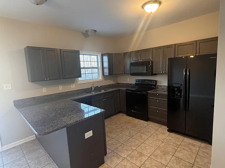 195 Continental Dr #1 — Photo 4